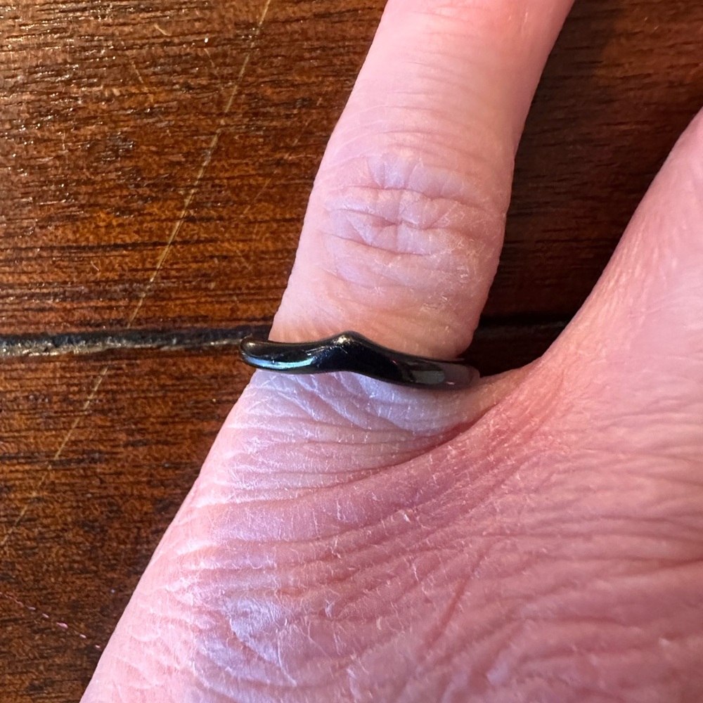 Simple Black Ring